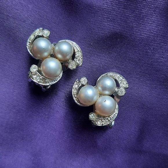 Vintage Bergère Faux Pearl Clip On Earrings - Picture 5 of 6